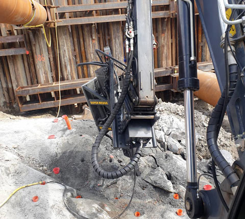 Super-Wedge är en effektiv utrustning för att hydrauliskt spräcka berg och sten. Super Wedge Bergspräckning Västra Götaland